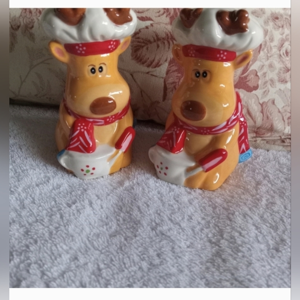 Reindeer Holiday Figurines